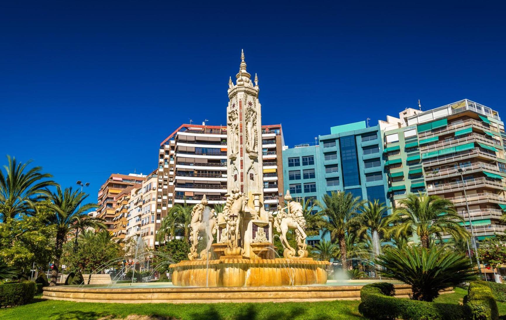 Alicante Colorful Penthouse Center 5A ภายนอก รูปภาพ